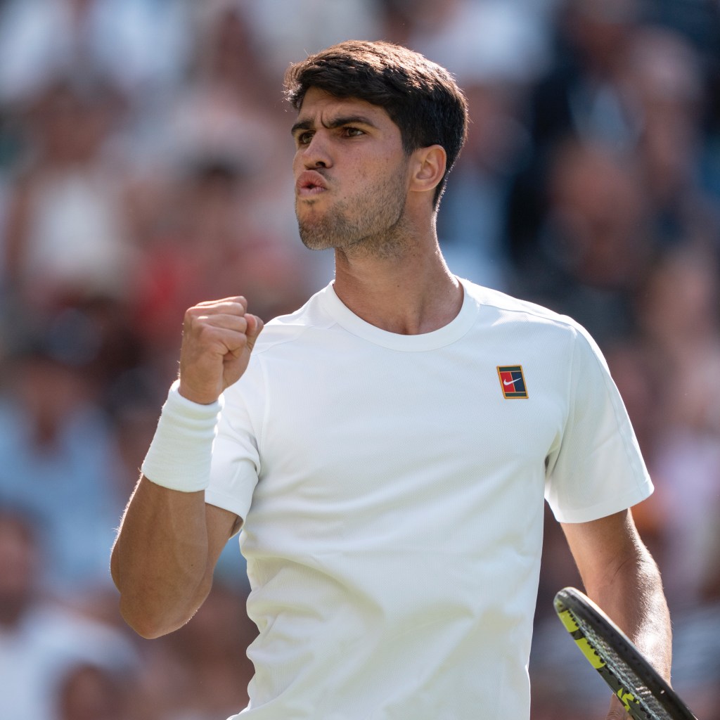 Alcaraz eases into third round of Wimbledon with convincing win over&nbsp;Tarvet